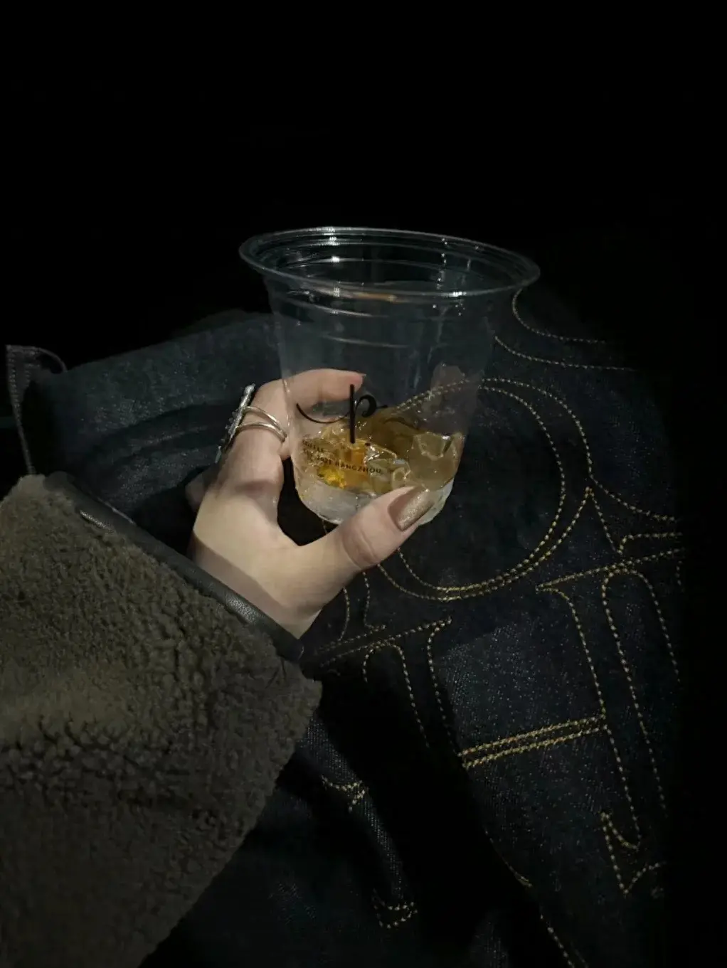 意难平文案｜不做数的承诺，我捡起来听了又听