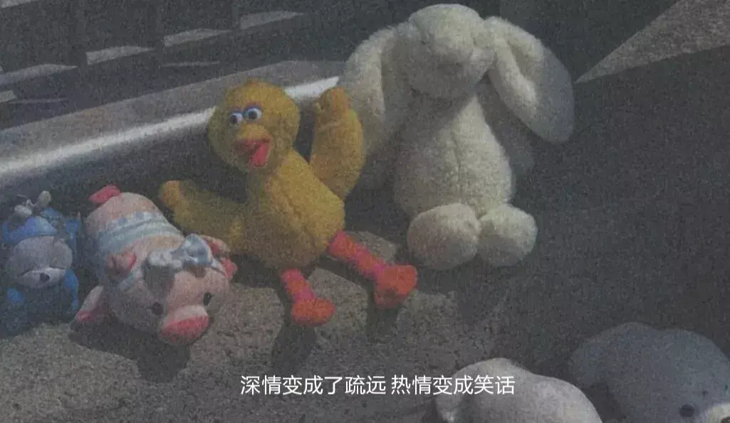 文案：我们之间最大的默契就是 我不找你你也不找我